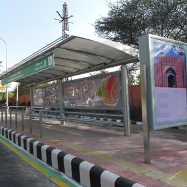 Bus-Q-Shelter with Signage | Ozone